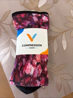 ✨NWT✨ Viasox Compression Crew Socks - Pink Floral